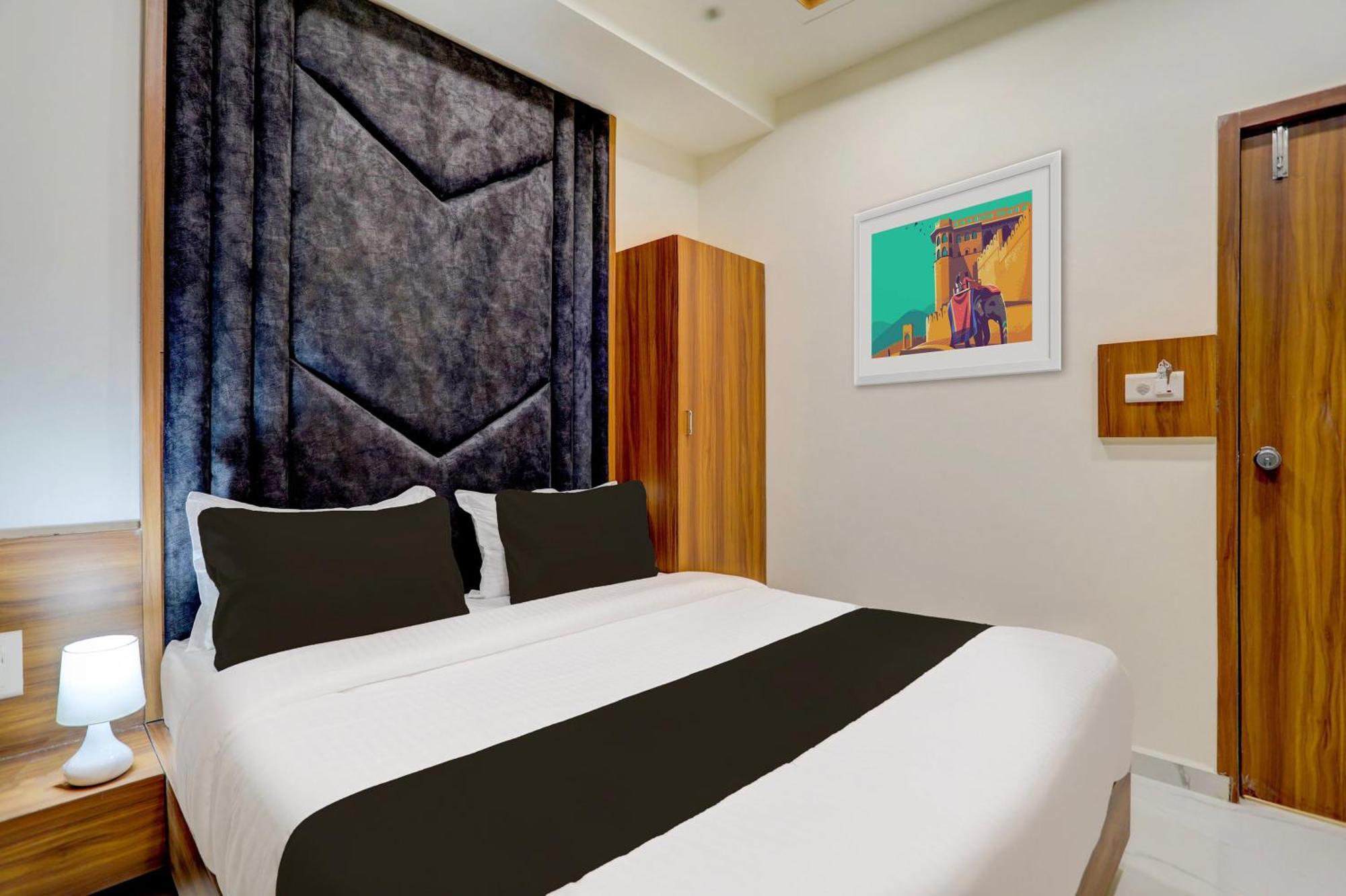 Hotel O Sun Light Ahmedabad Eksteriør billede