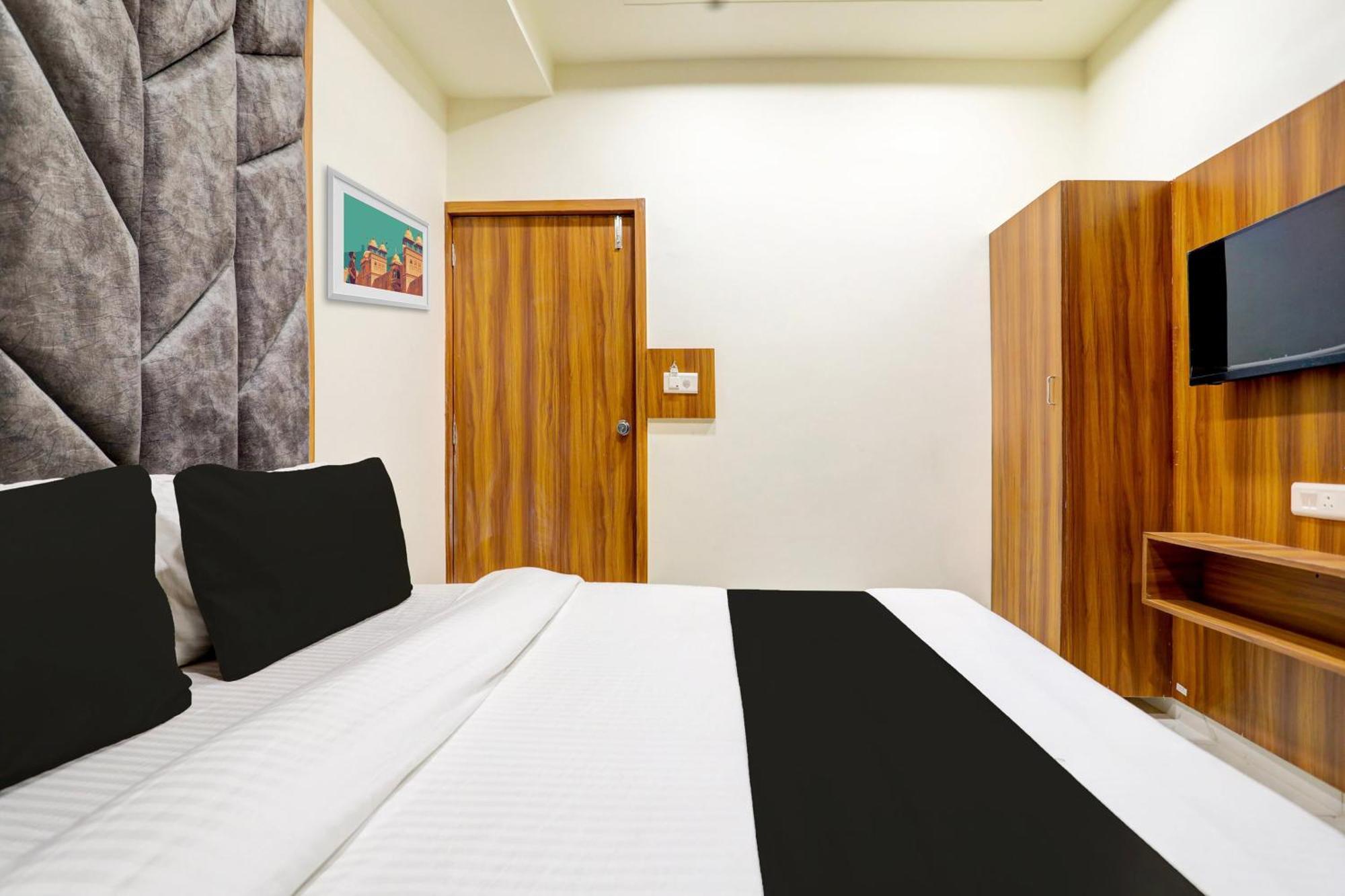 Hotel O Sun Light Ahmedabad Eksteriør billede