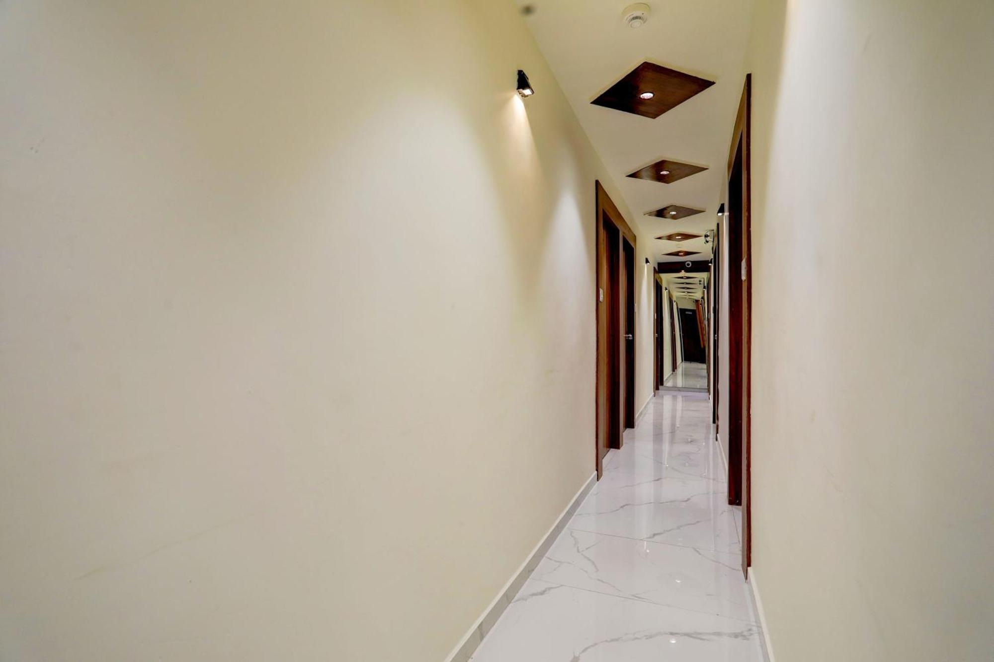 Hotel O Sun Light Ahmedabad Eksteriør billede