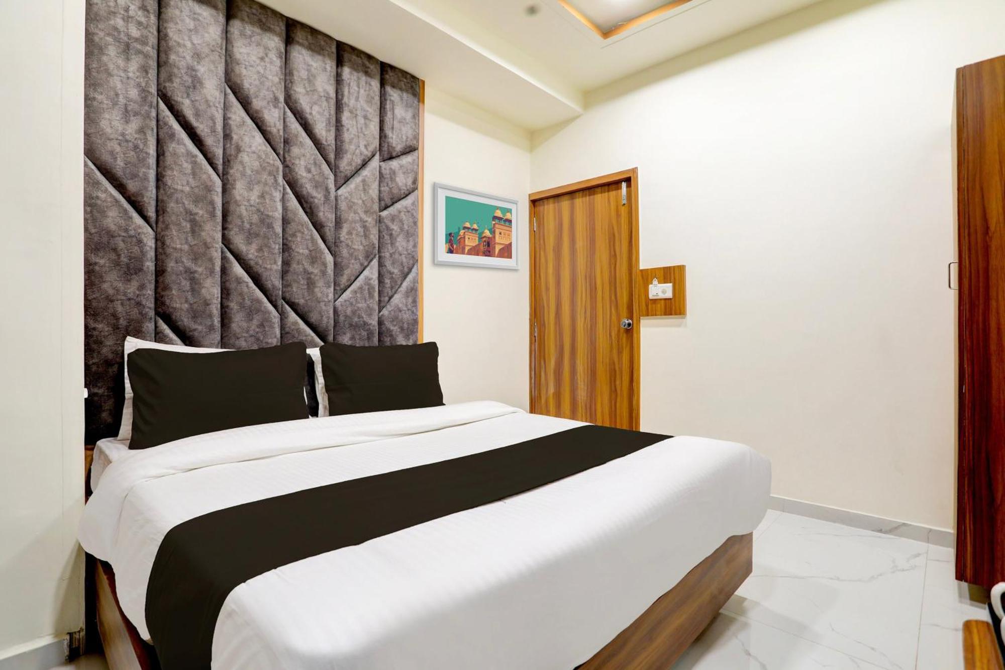 Hotel O Sun Light Ahmedabad Eksteriør billede