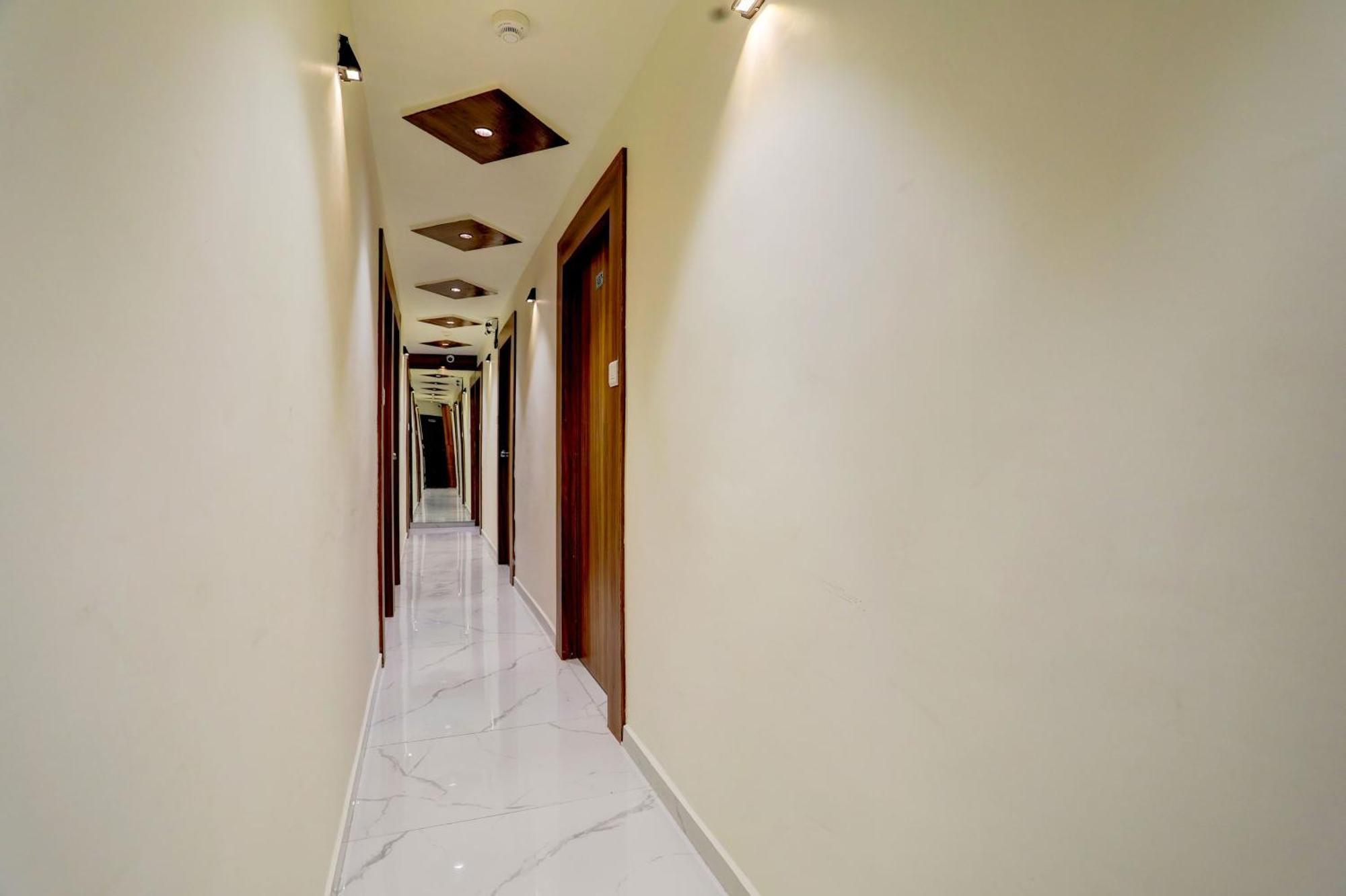 Hotel O Sun Light Ahmedabad Eksteriør billede