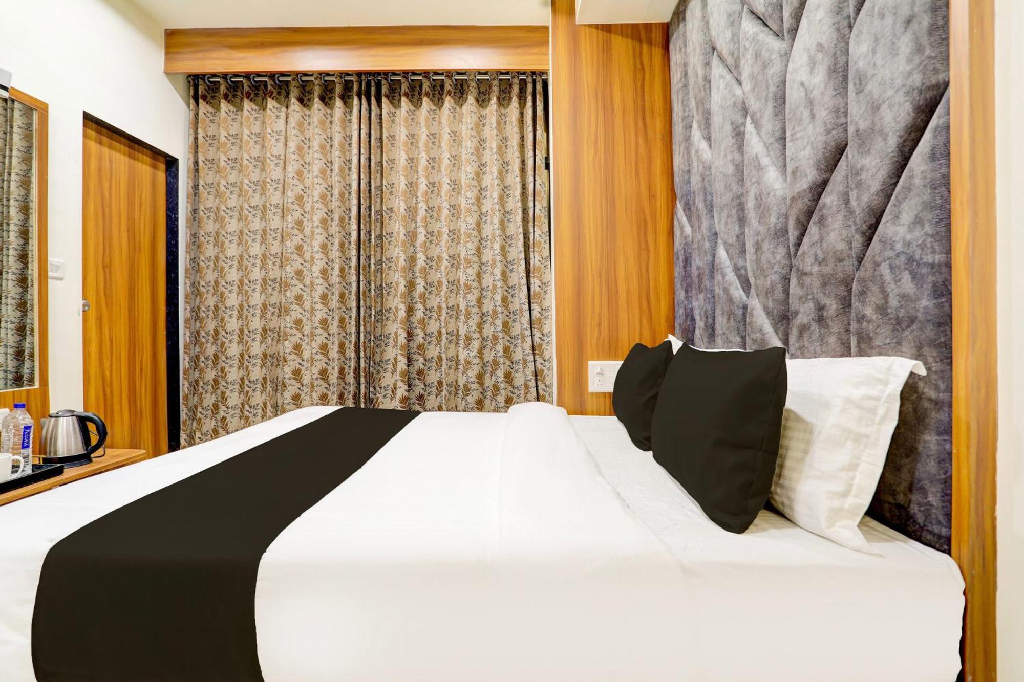 Hotel O Sun Light Ahmedabad Eksteriør billede