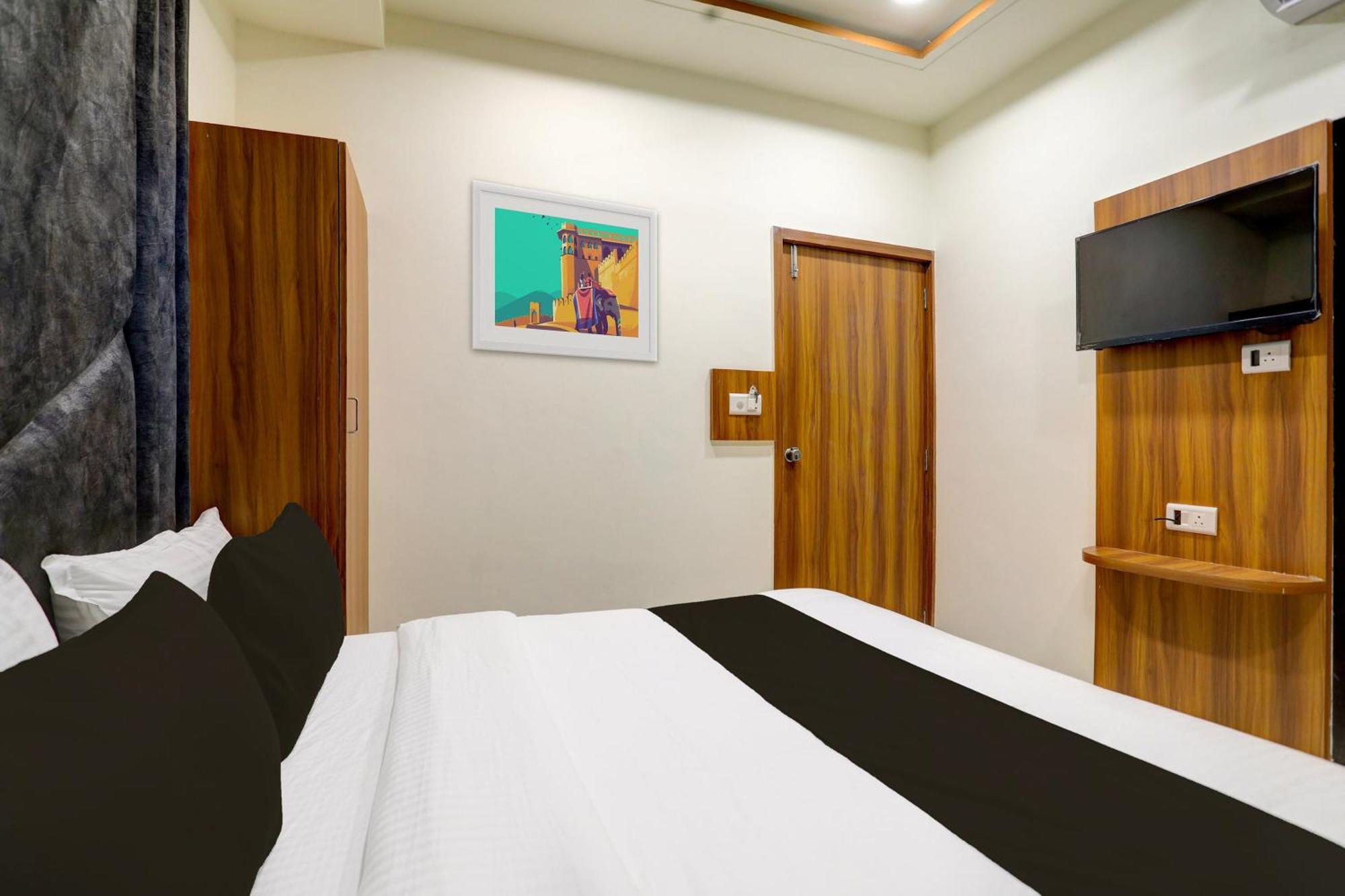 Hotel O Sun Light Ahmedabad Eksteriør billede