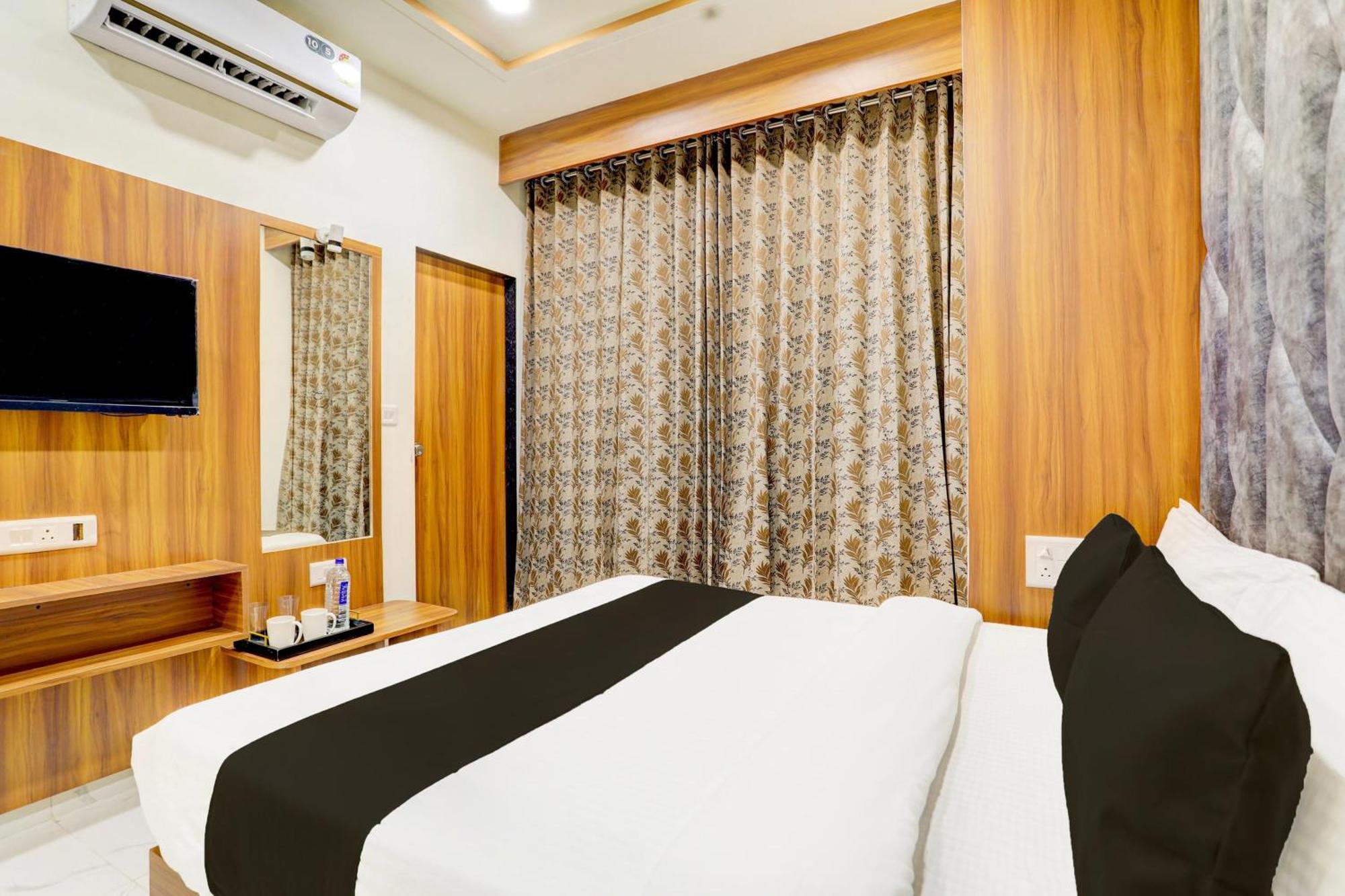 Hotel O Sun Light Ahmedabad Eksteriør billede