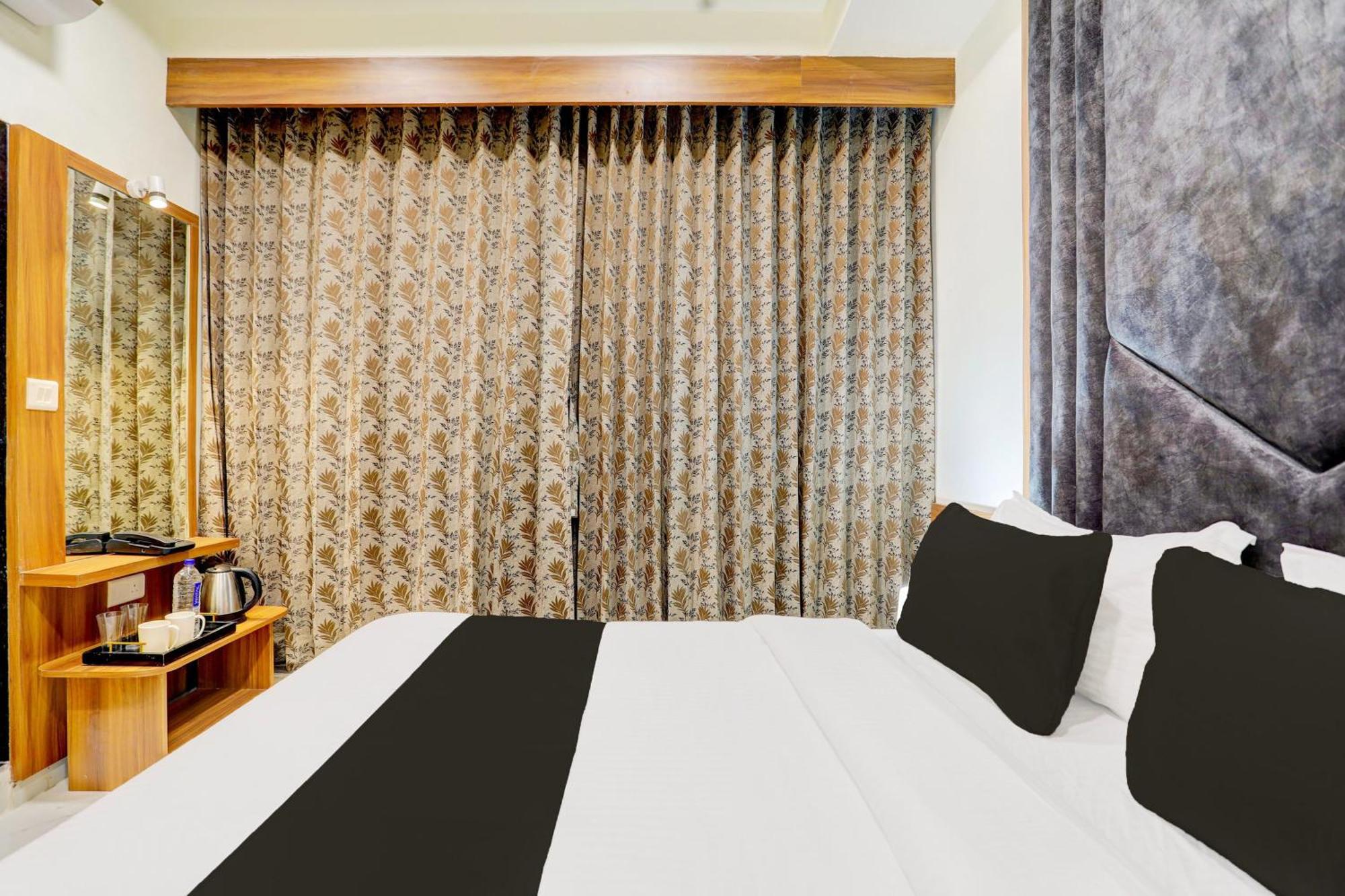 Hotel O Sun Light Ahmedabad Eksteriør billede